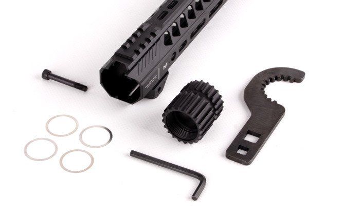 Цівка Strike Industries - Strike Rail Handguard for AR-15 - 13.5" Black SI-StrikeRail-135-BK 7001991 фото