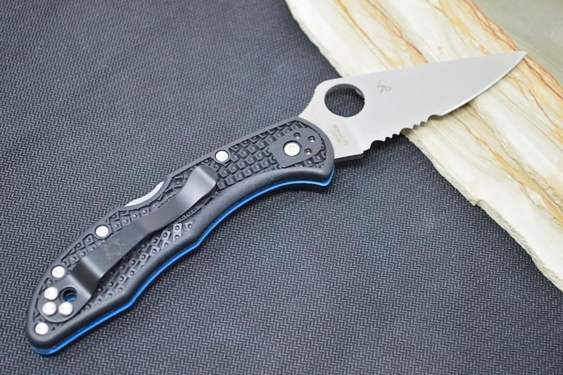 Нож Spyderco Endela Thin Blue Line Полусеррейтор C243FPSBKBL 871489 фото